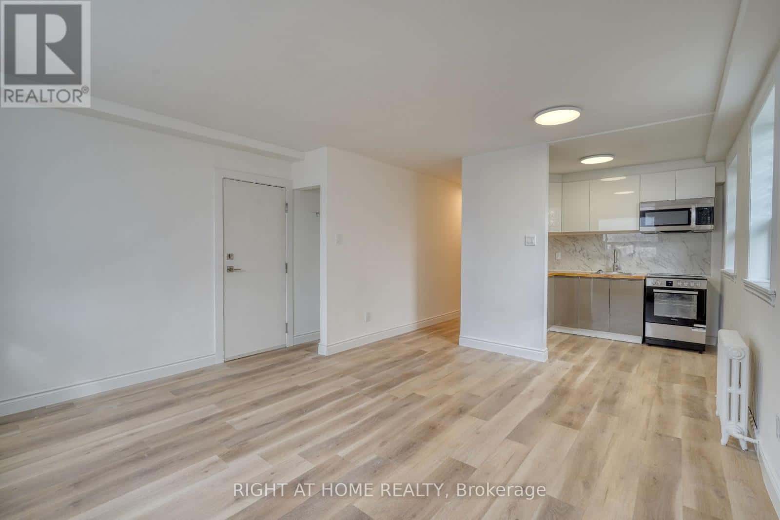 101 SIXTEENTH STREET — Toronto (New Toronto), Ontario - Photo 5 of 34