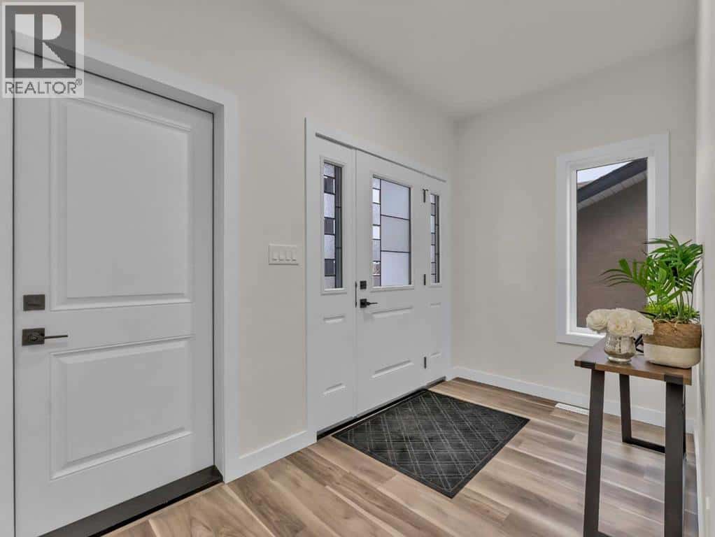 31 Sierra Road SW — Medicine Hat, Alberta - Photo 4 of 48