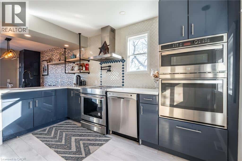 735 BEACH Boulevard — Hamilton, Ontario - Photo 2 of 42