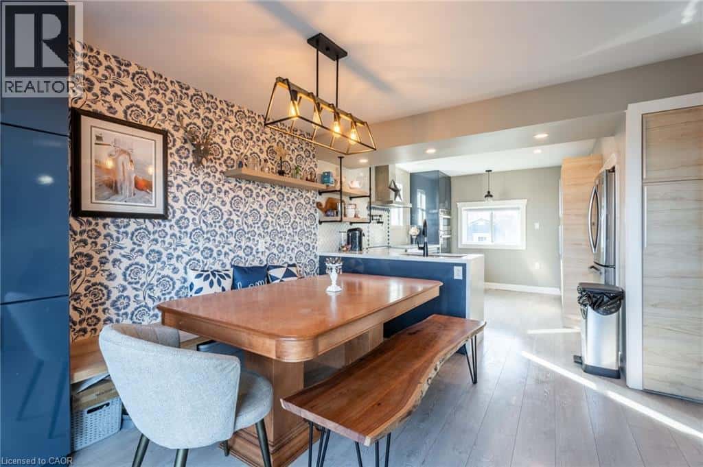 735 BEACH Boulevard — Hamilton, Ontario - Photo 4 of 42