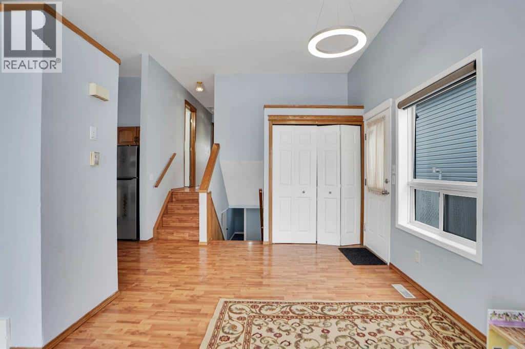 193 Martindale Drive NE — Calgary, Alberta - Photo 5 of 49