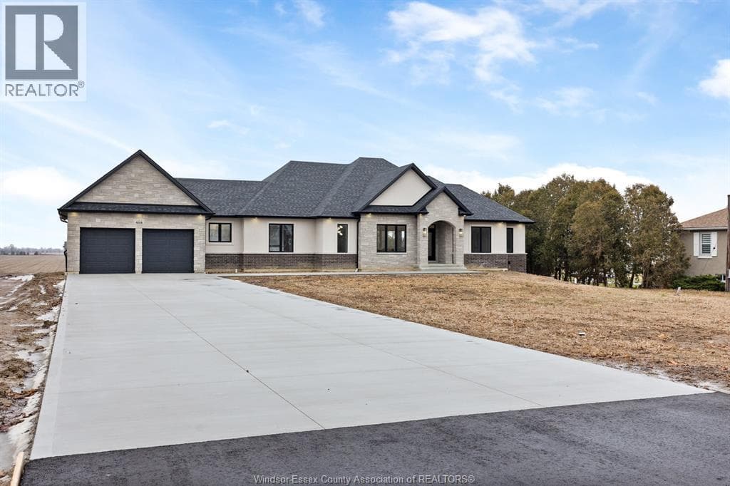 418 COUNTY RD 34 — Kingsville, Ontario - Main photo