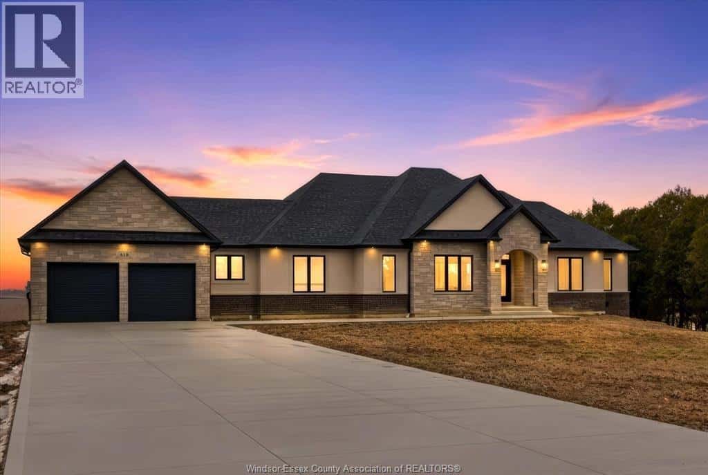 418 COUNTY RD 34 — Kingsville, Ontario - Photo 2 of 27