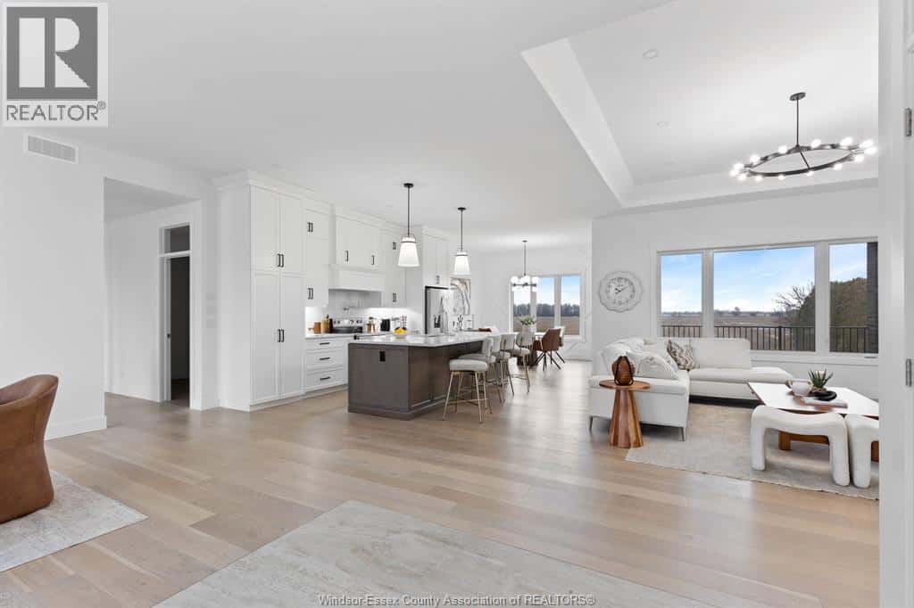 418 COUNTY RD 34 — Kingsville, Ontario - Photo 5 of 27