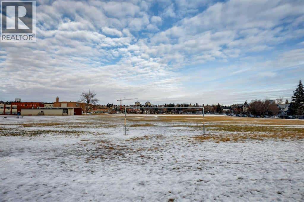 1747 2 Avenue NW — Calgary, Alberta - Photo 3 of 30