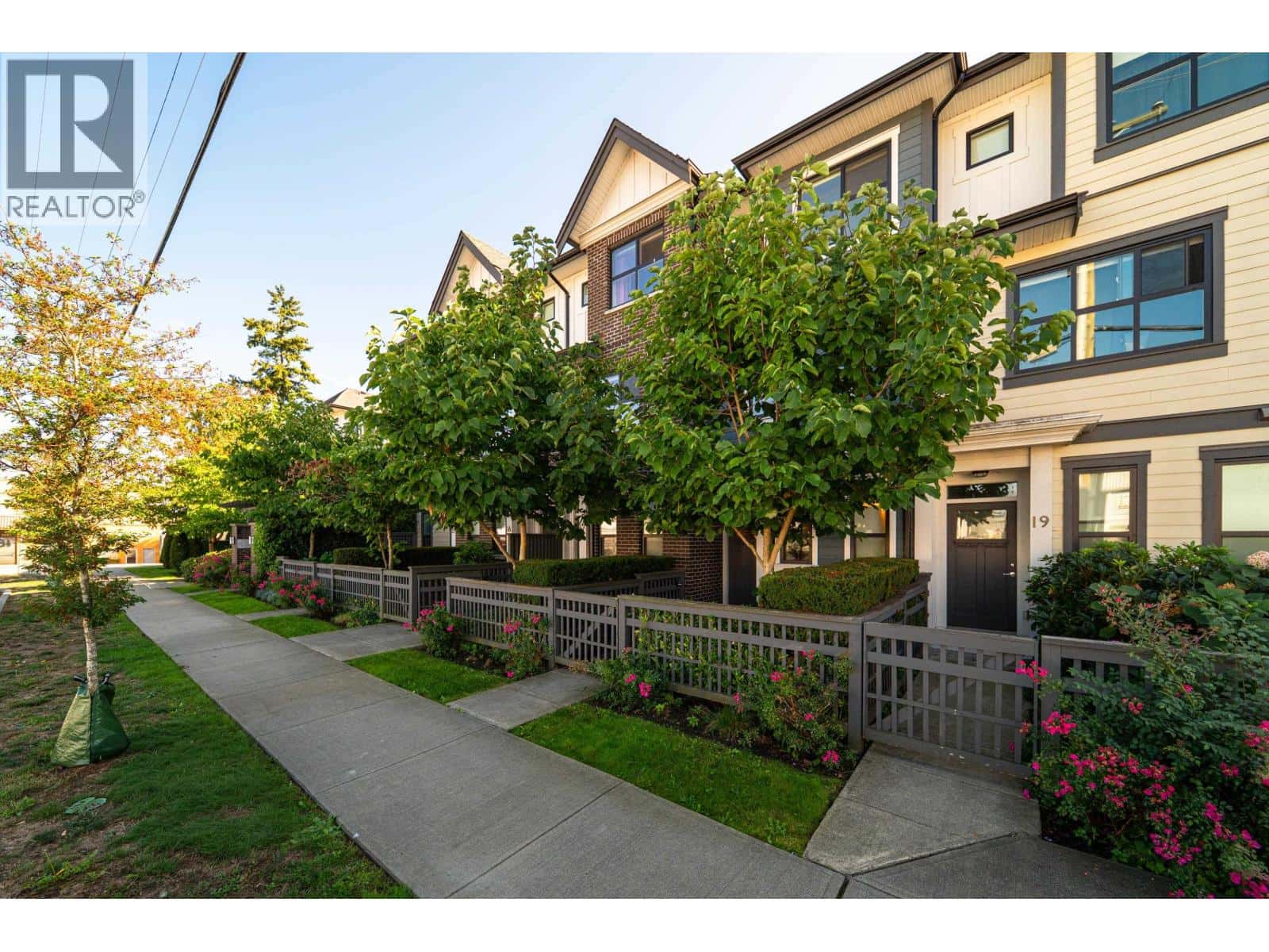 17 7039 MACPHERSON AVENUE — Burnaby, British Columbia - Photo 2 of 38