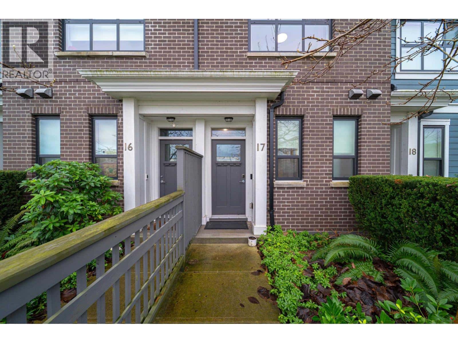 17 7039 MACPHERSON AVENUE — Burnaby, British Columbia - Photo 4 of 38