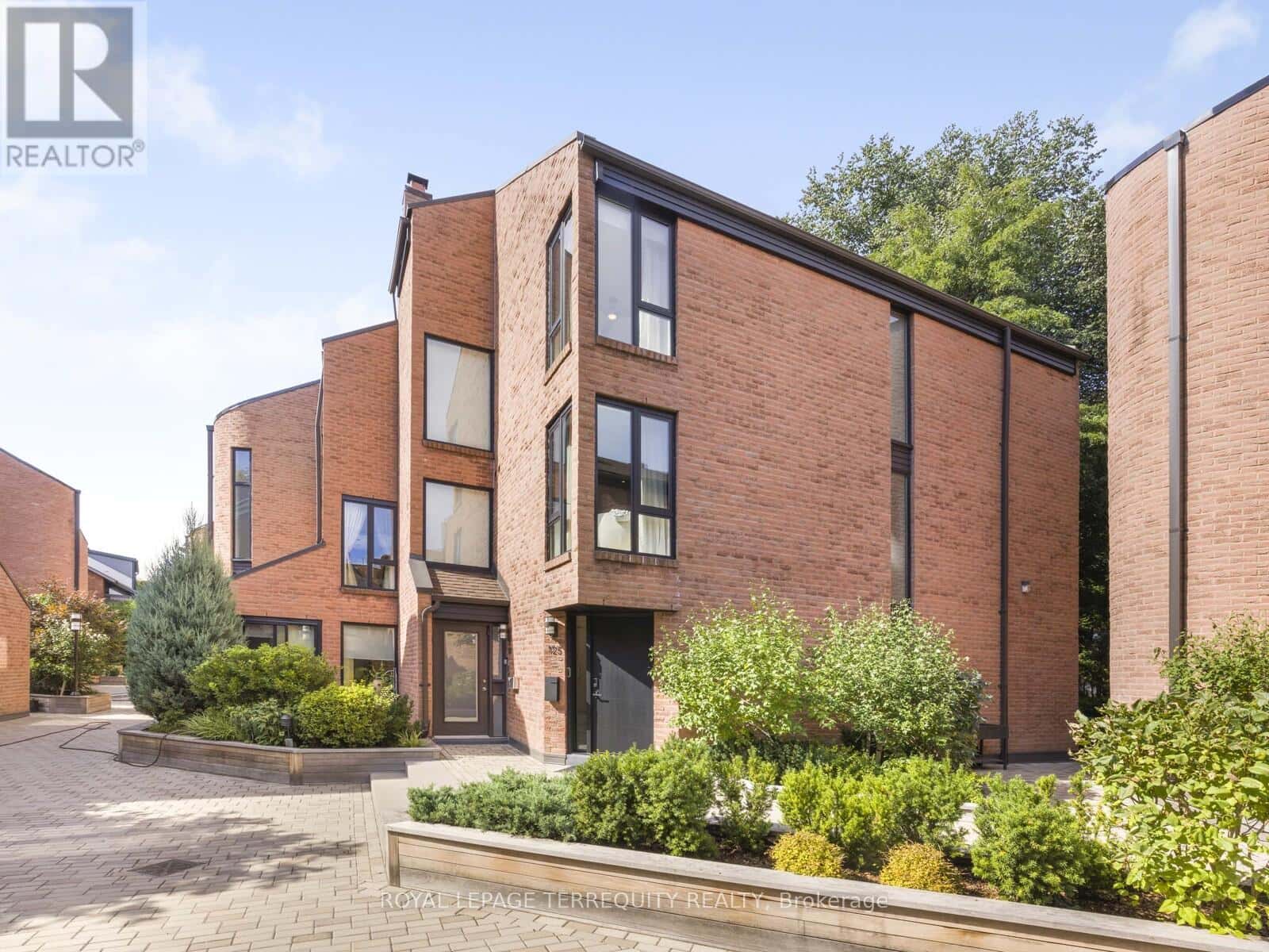 125 - 10 WALKER AVENUE — Toronto (Yonge-St. Clair), Ontario - Photo 2 of 20