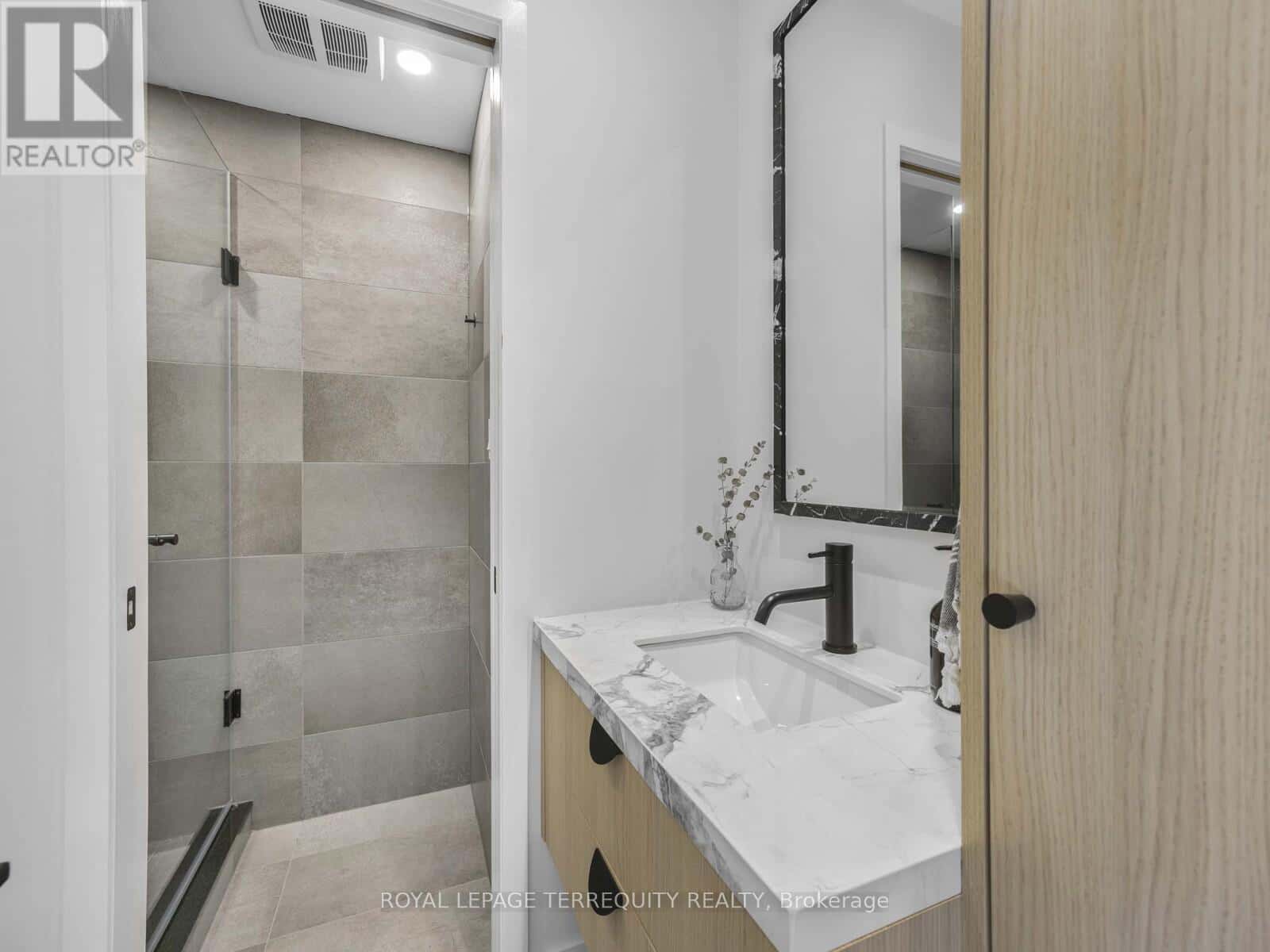 125 - 10 WALKER AVENUE — Toronto (Yonge-St. Clair), Ontario - Photo 3 of 20