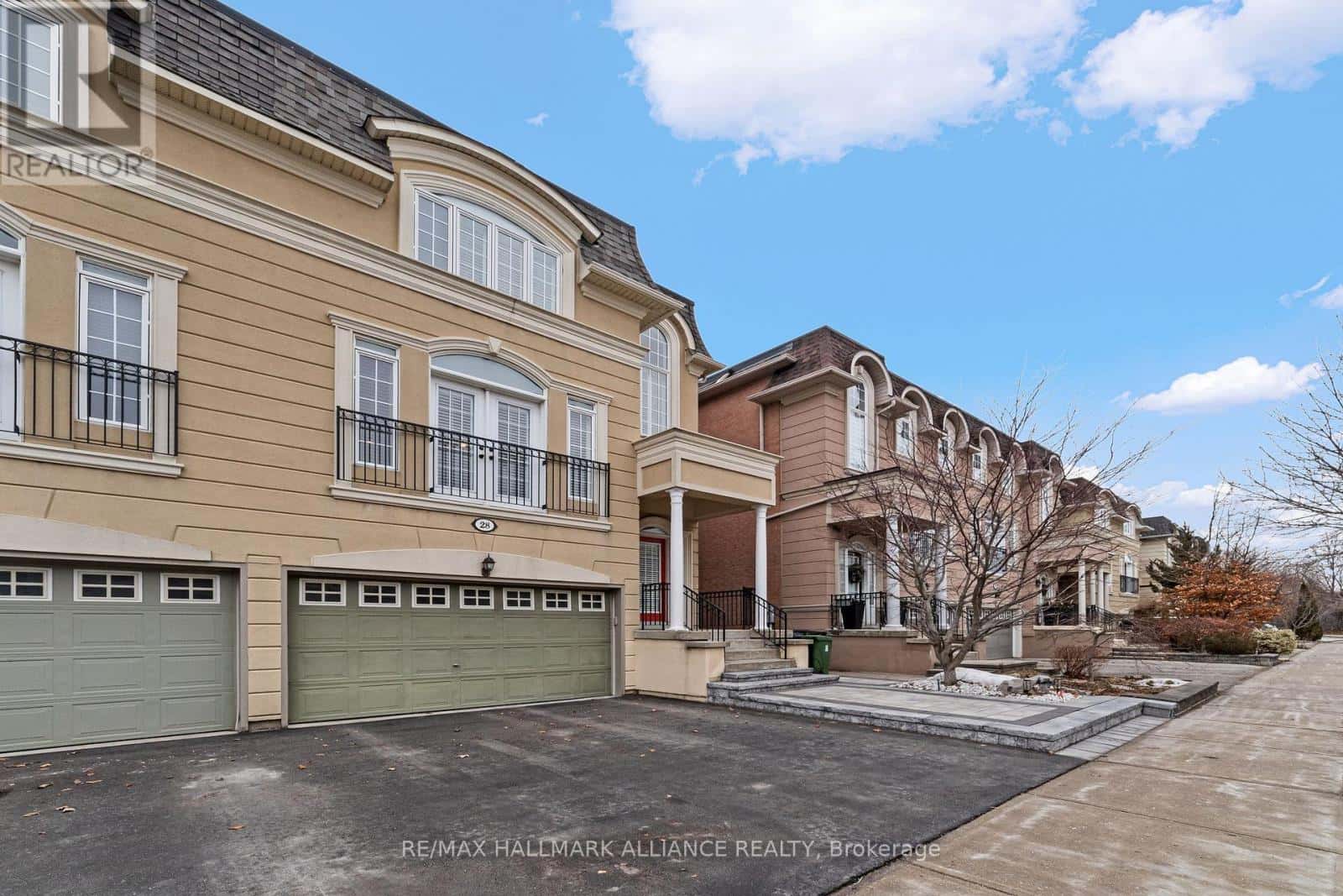 28 PREAKNESS DRIVE — Toronto (Banbury-Don Mills), Ontario - Photo 2 of 37