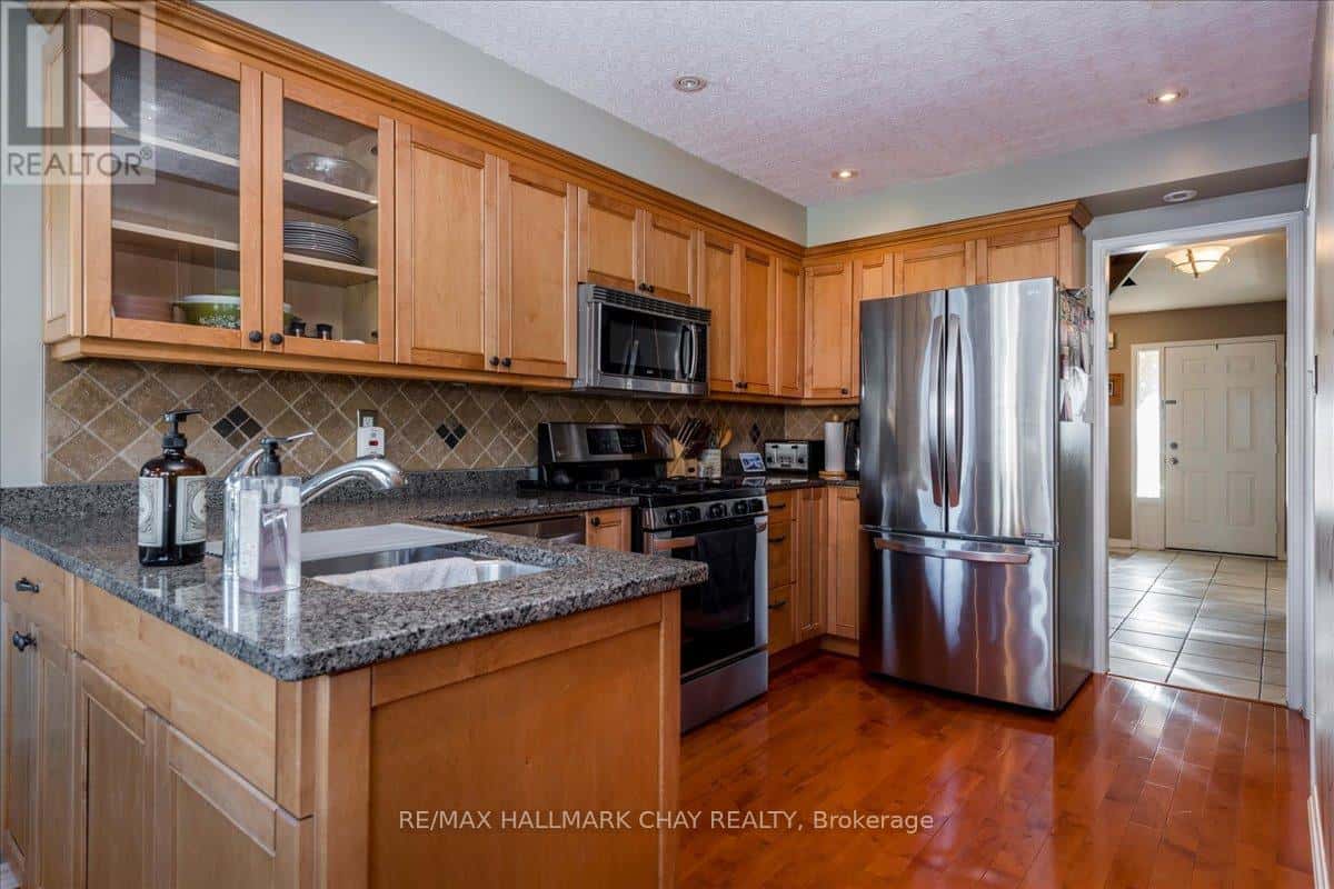 21 BARWICK DRIVE — Barrie (West Bayfield), Ontario - Photo 2 of 41