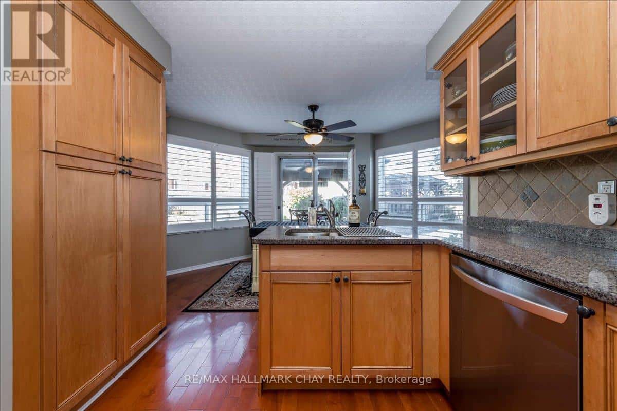 21 BARWICK DRIVE — Barrie (West Bayfield), Ontario - Photo 4 of 41