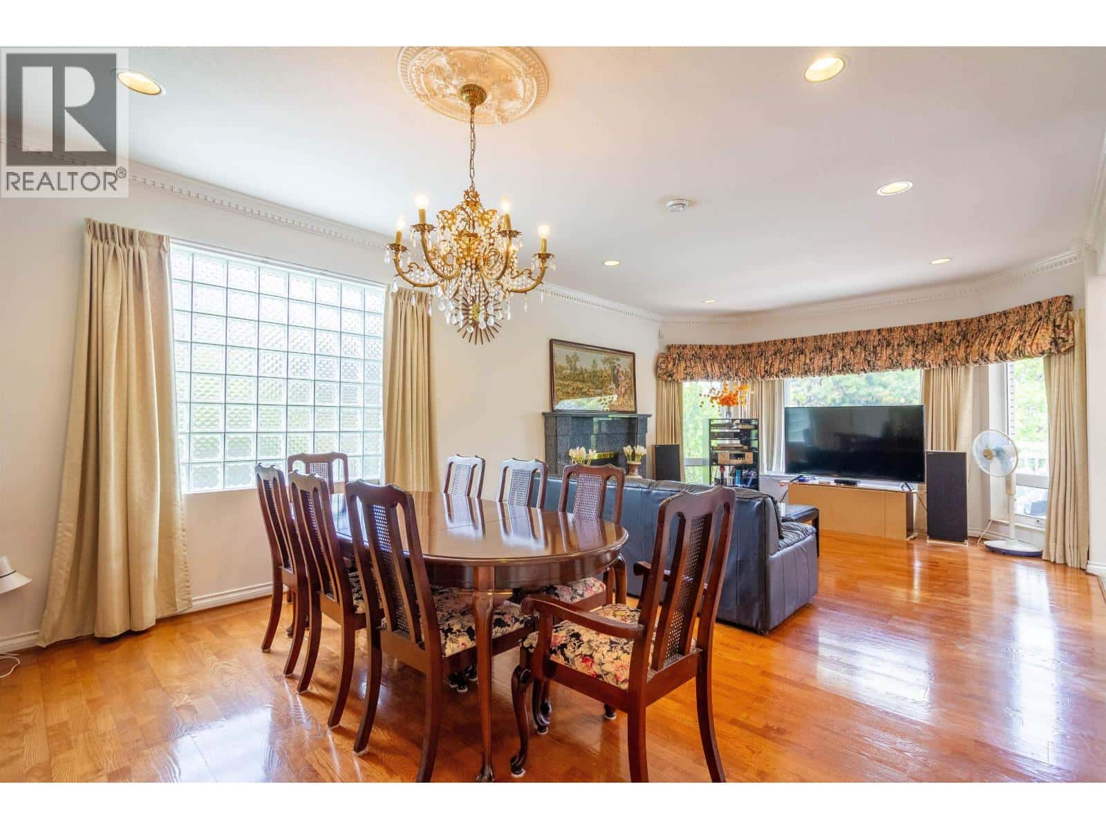 7286 BARNET ROAD — Burnaby, British Columbia - Photo 4 of 39