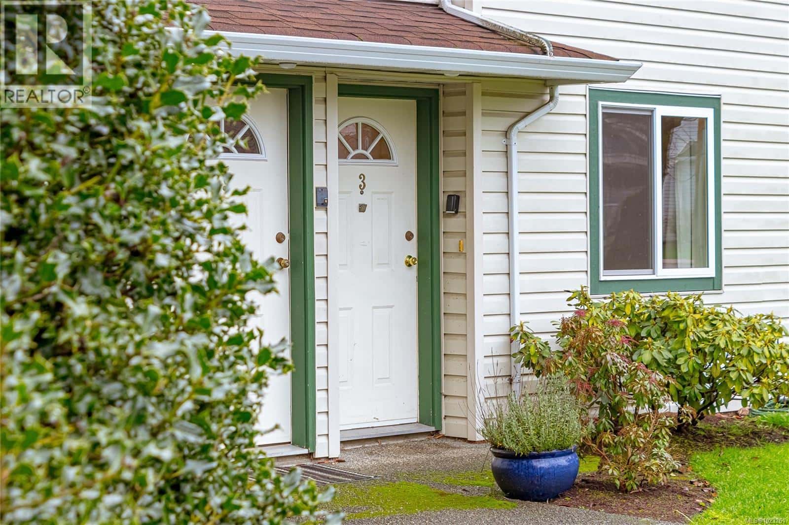 3 370 Cairnsmore St — Duncan, British Columbia - Photo 4 of 33