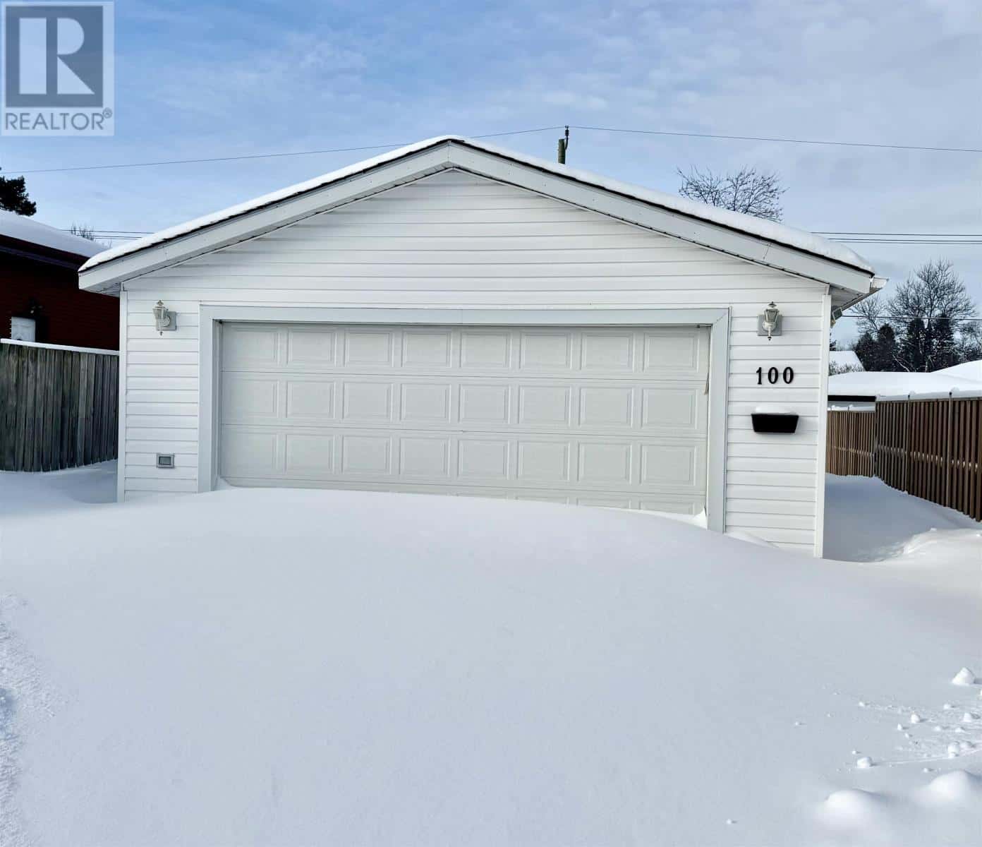 100 Bruce ST — Thunder Bay, Ontario - Photo 3 of 6