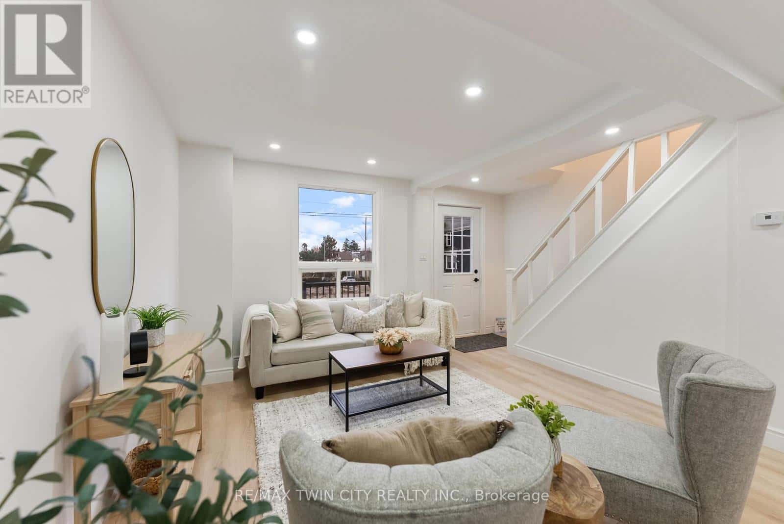 581 JOHN STREET N — Hamilton (North End), Ontario - Photo 4 of 27