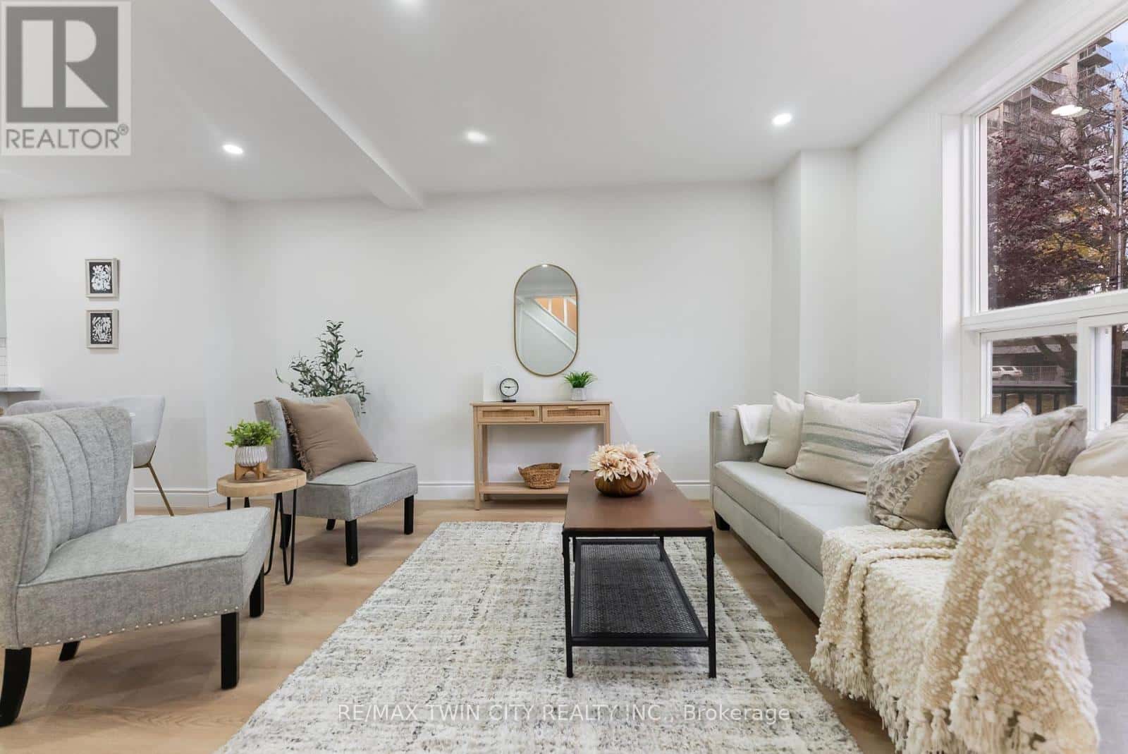 581 JOHN STREET N — Hamilton (North End), Ontario - Photo 5 of 27