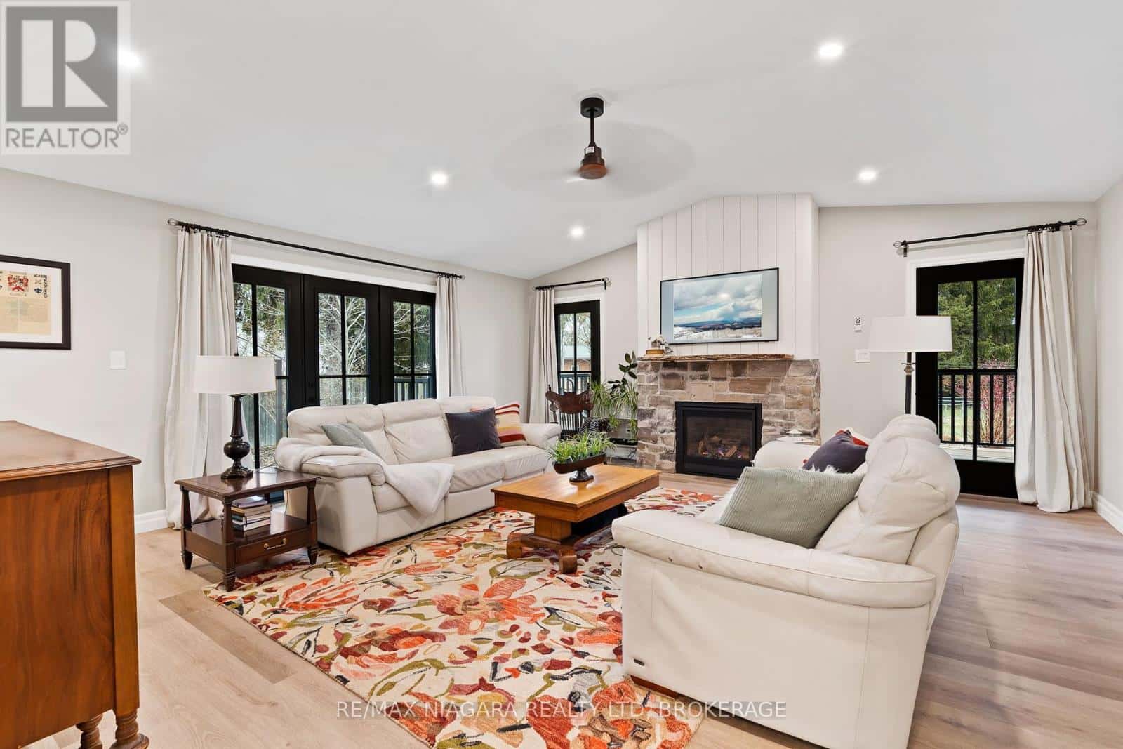 7 KING'S GRANT ROAD — St. Catharines (Lakeshore), Ontario - Photo 4 of 50