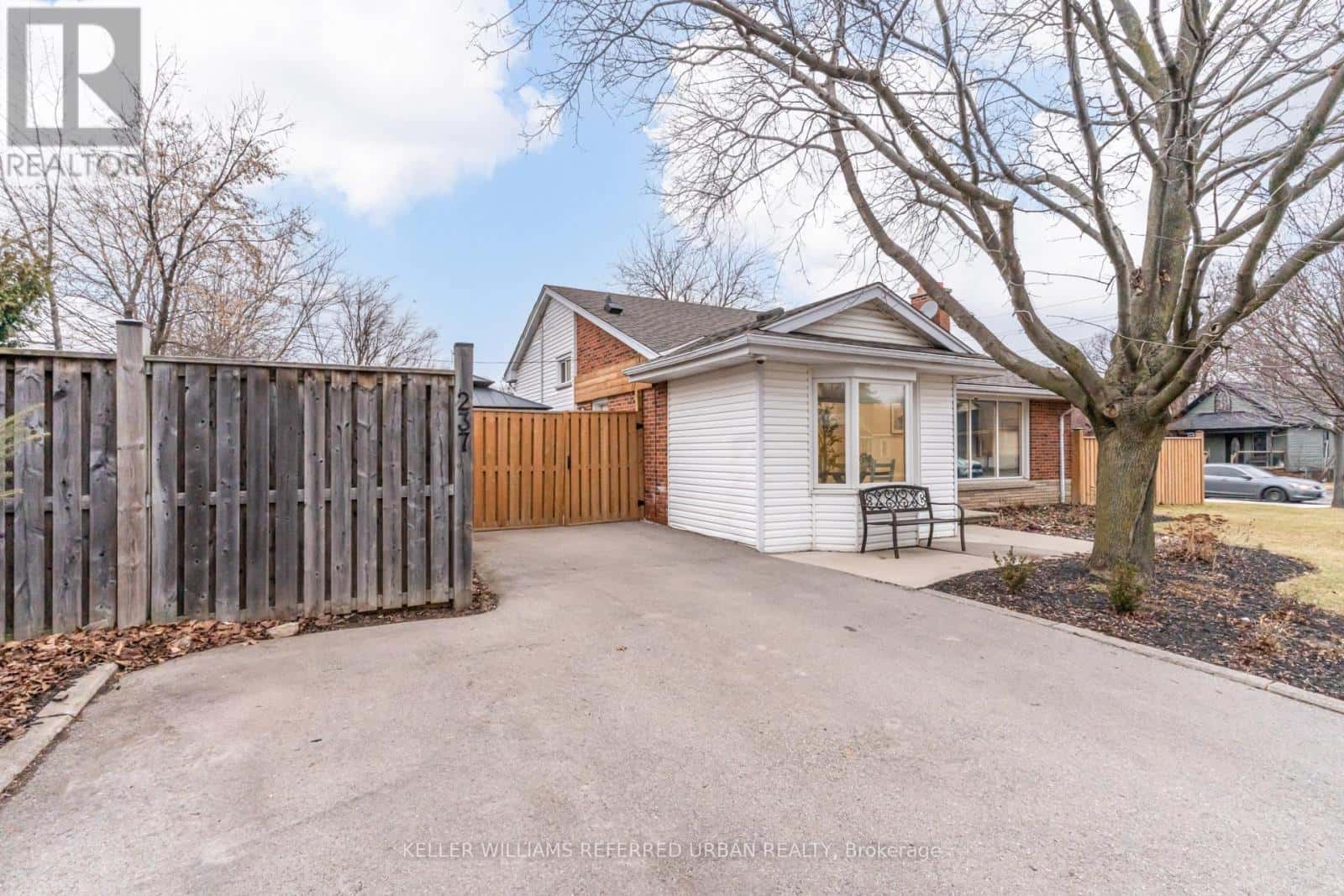 237 HOOVER CRESCENT — Hamilton (Balfour), Ontario - Photo 4 of 50