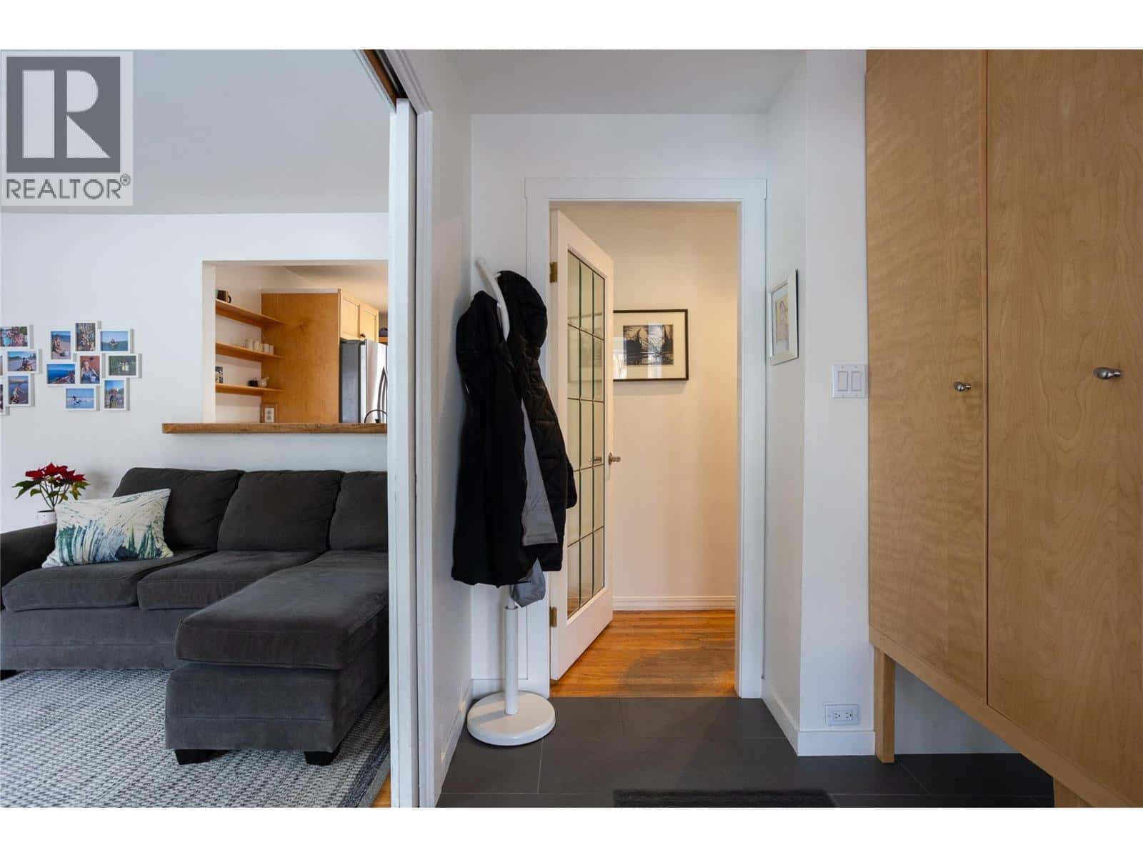 1420 Kootenay Street — Nelson, British Columbia - Photo 3 of 76