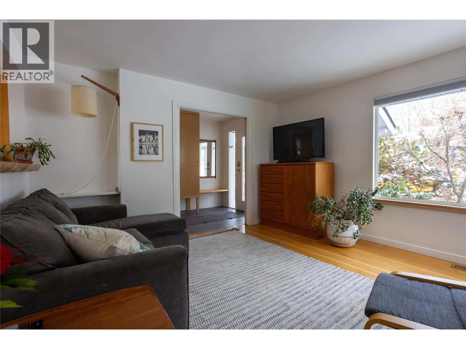 1420 Kootenay Street — Nelson, British Columbia - Photo 5 of 76