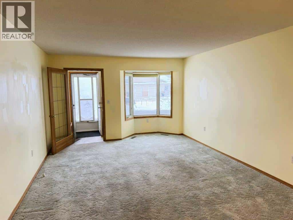 44 Dale Close — Red Deer, Alberta - Photo 2 of 15