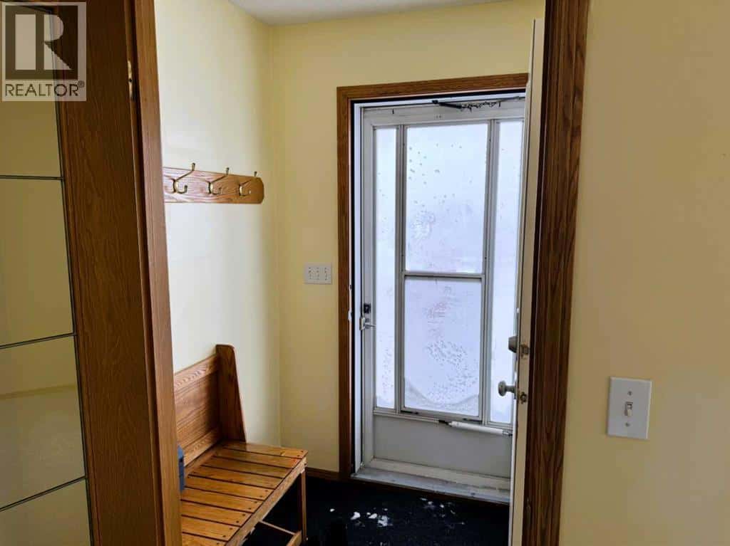 44 Dale Close — Red Deer, Alberta - Photo 3 of 15