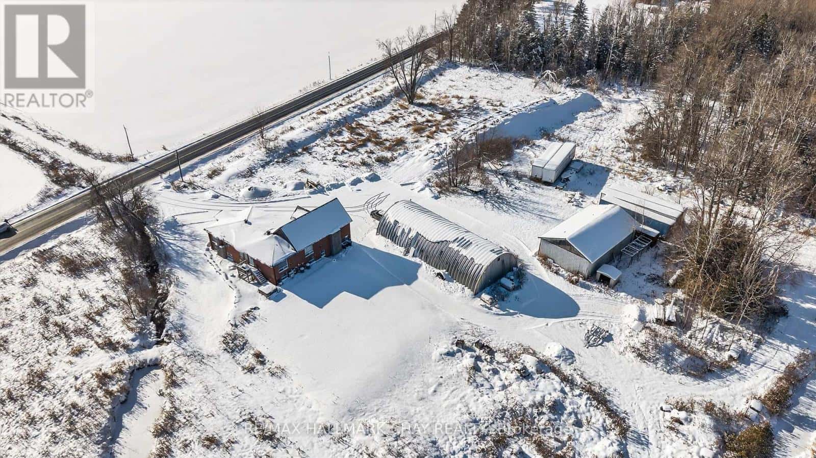 2702 6TH LINE — Innisfil, Ontario - Photo 2 of 50