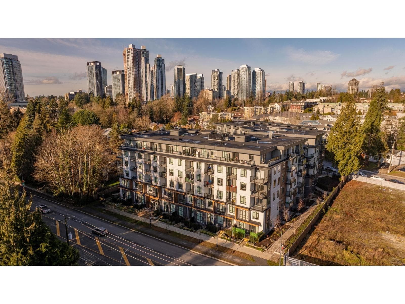 209 13969 96 AVENUE — Surrey, British Columbia - Main photo