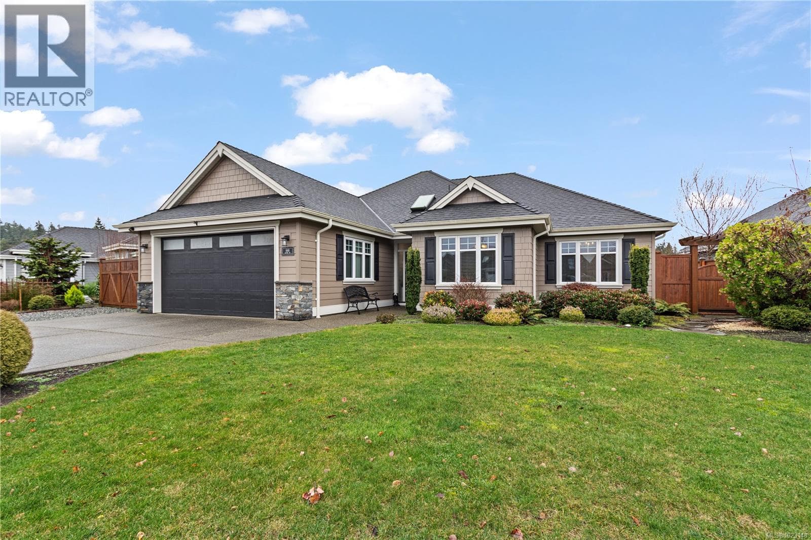 646 Alpine Dr — Parksville, British Columbia - Main photo