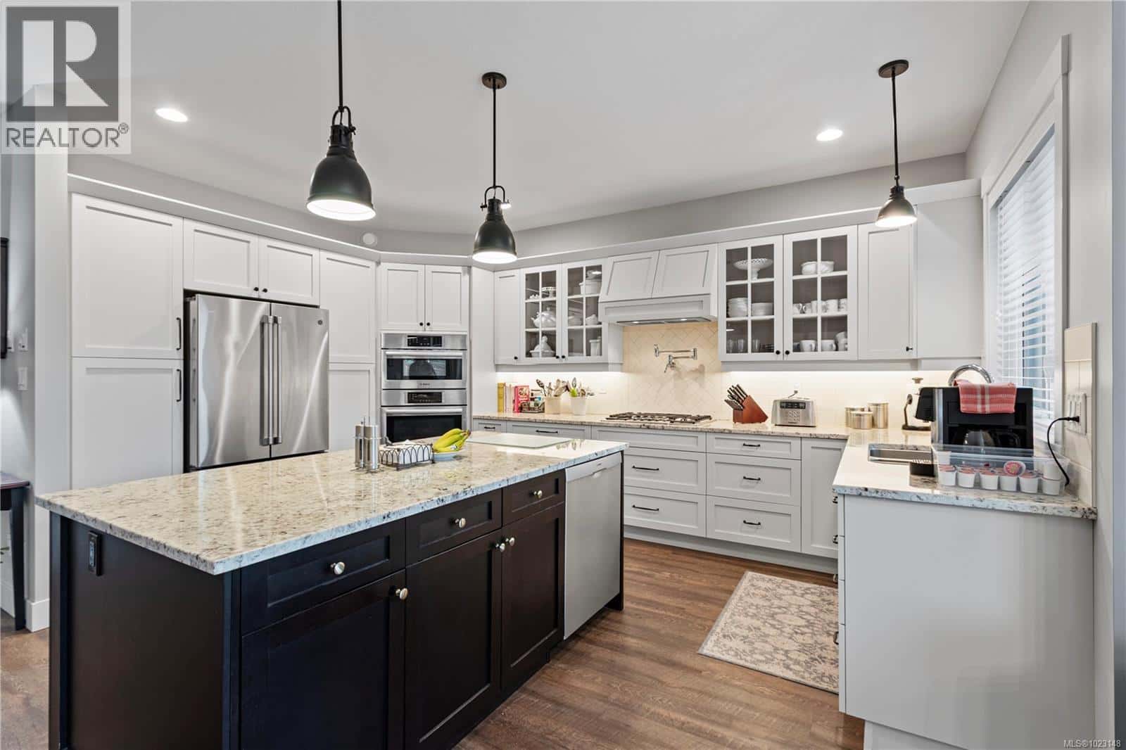 646 Alpine Dr — Parksville, British Columbia - Photo 4 of 33