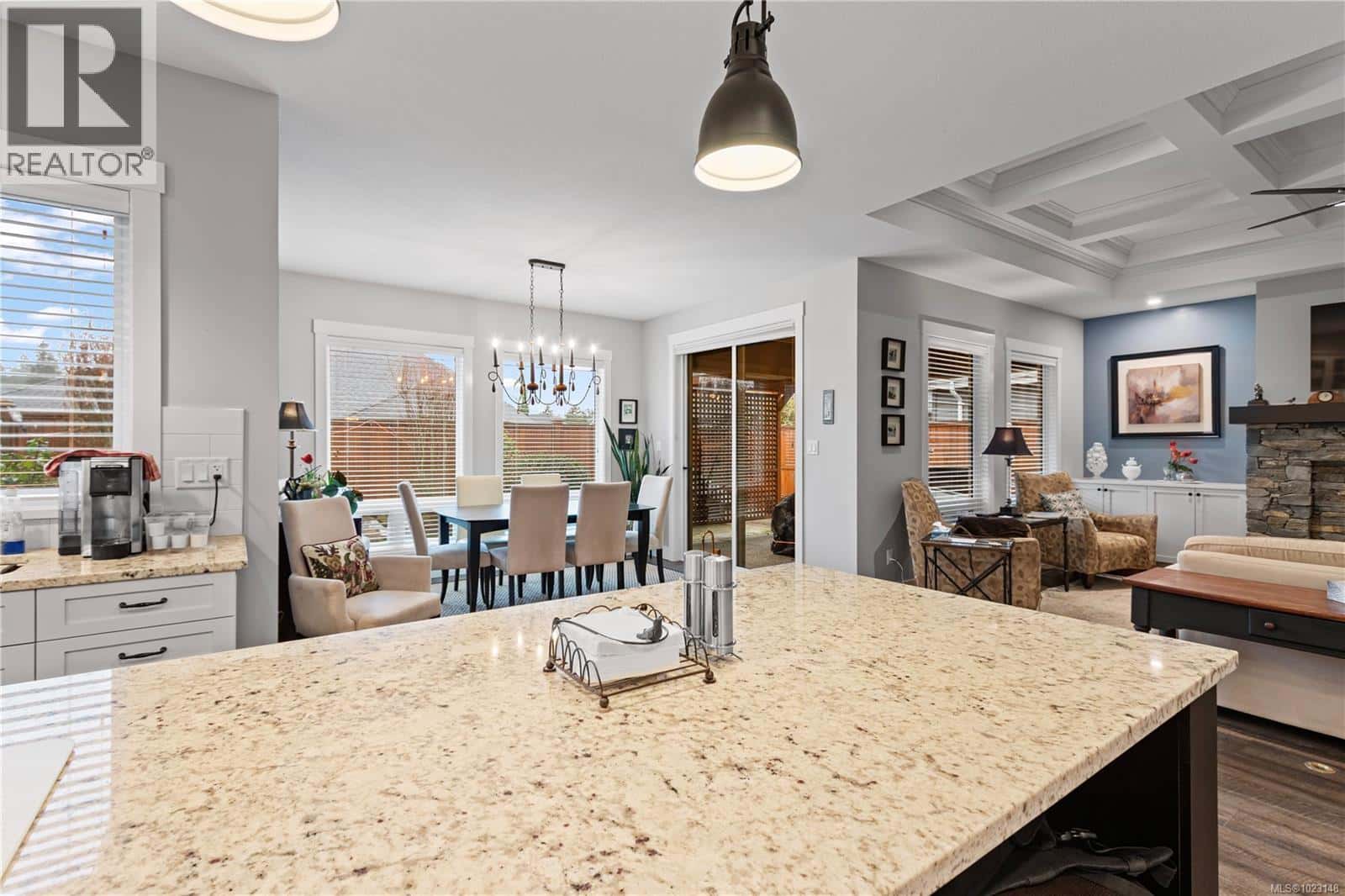 646 Alpine Dr — Parksville, British Columbia - Photo 5 of 33