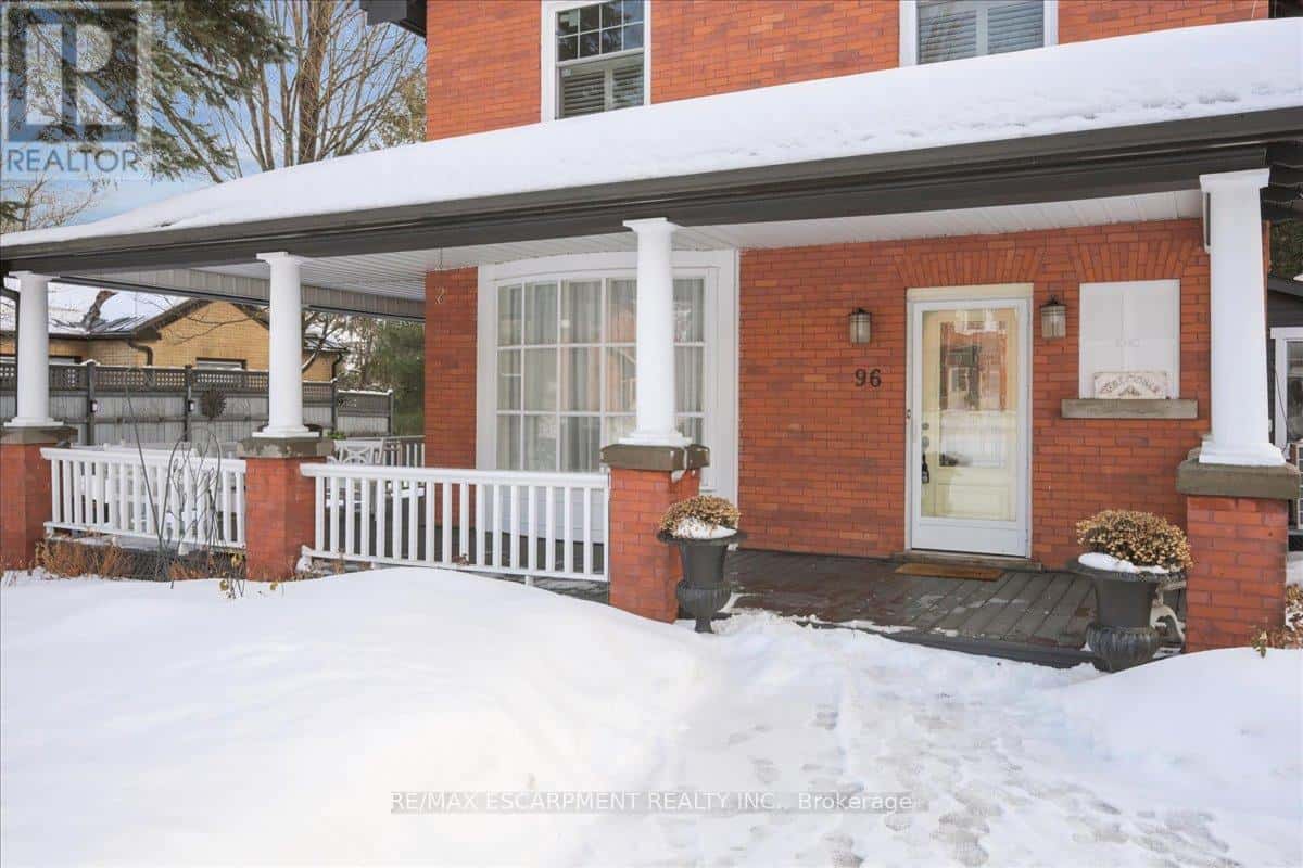 96 ONTARIO STREET — Bracebridge (Macaulay), Ontario - Photo 3 of 43