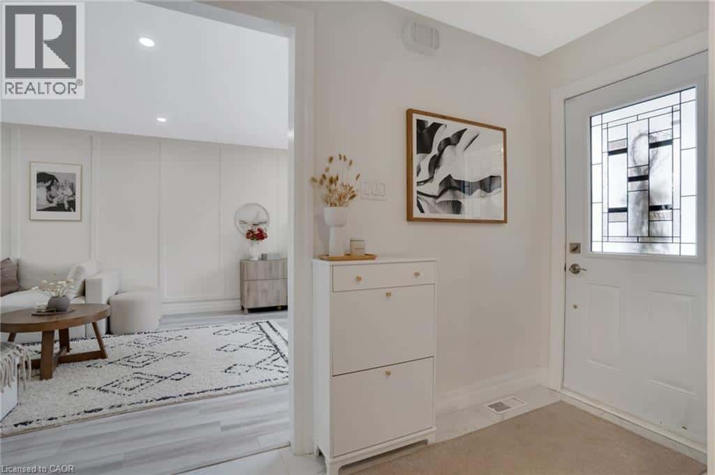 49 WYANDOTTE Court — Kitchener, Ontario - Photo 4 of 45