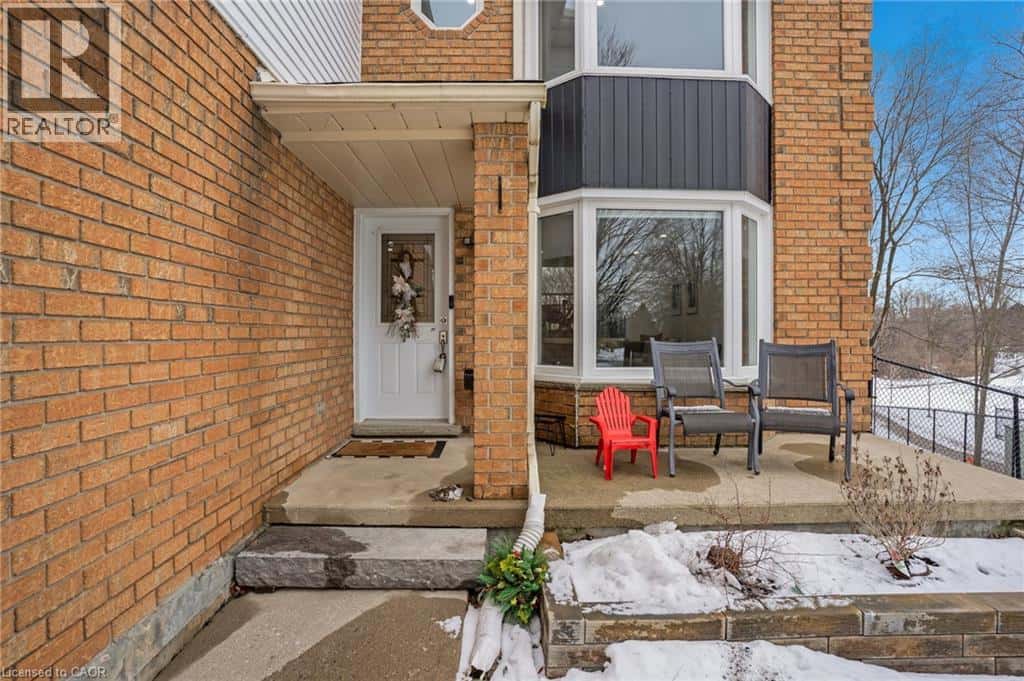 49 WYANDOTTE Court — Kitchener, Ontario - Photo 3 of 45