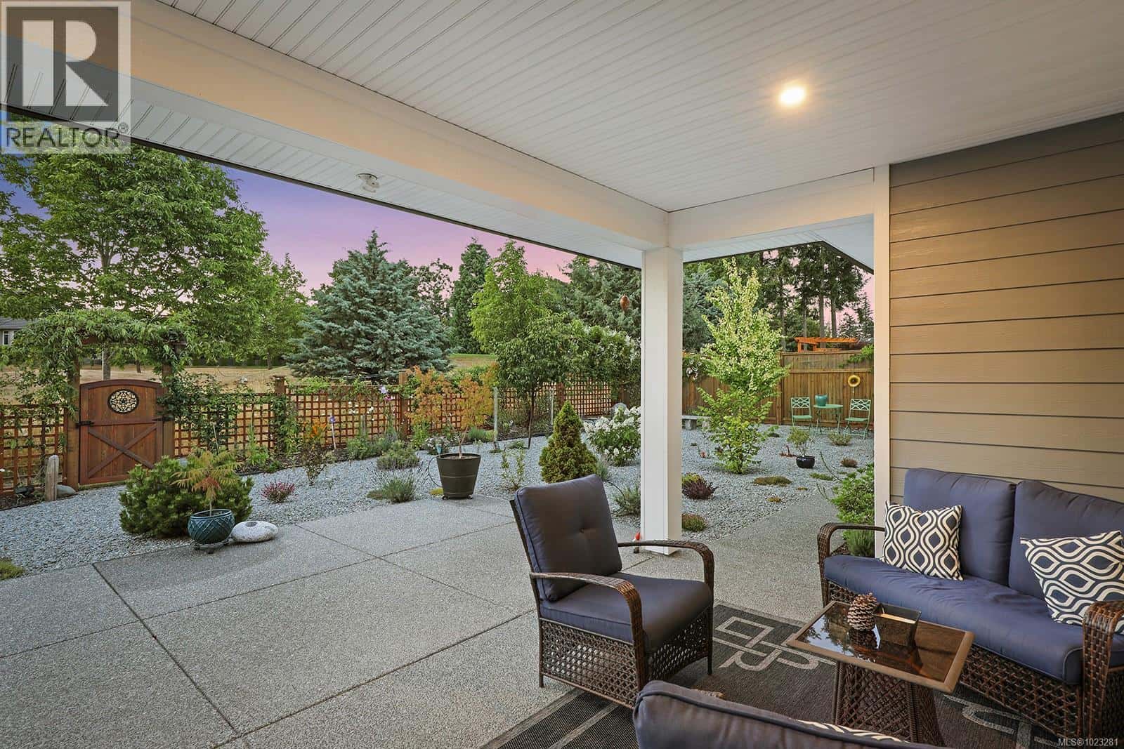 2782 Sheffield Cres — Courtenay, British Columbia - Photo 3 of 48