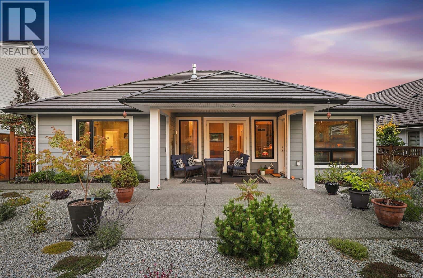 2782 Sheffield Cres — Courtenay, British Columbia - Photo 2 of 48