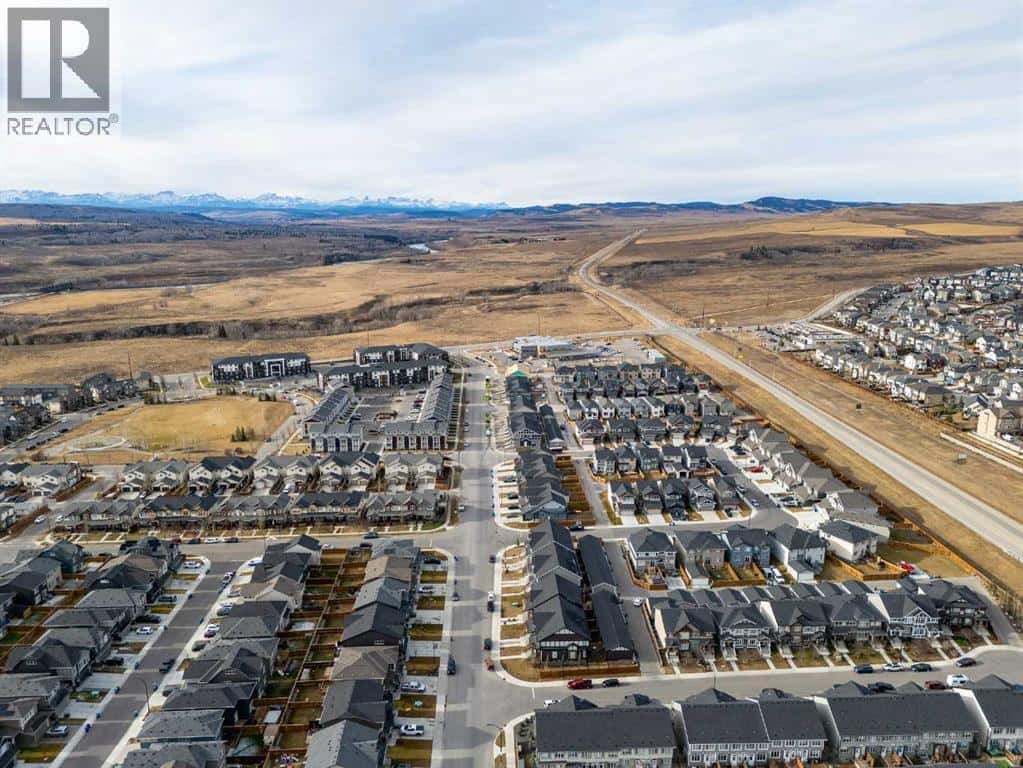 216 Clydesdale Avenue — Cochrane, Alberta - Photo 3 of 45