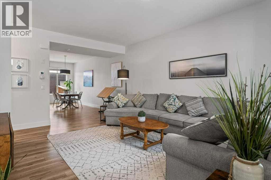 216 Clydesdale Avenue — Cochrane, Alberta - Photo 4 of 45