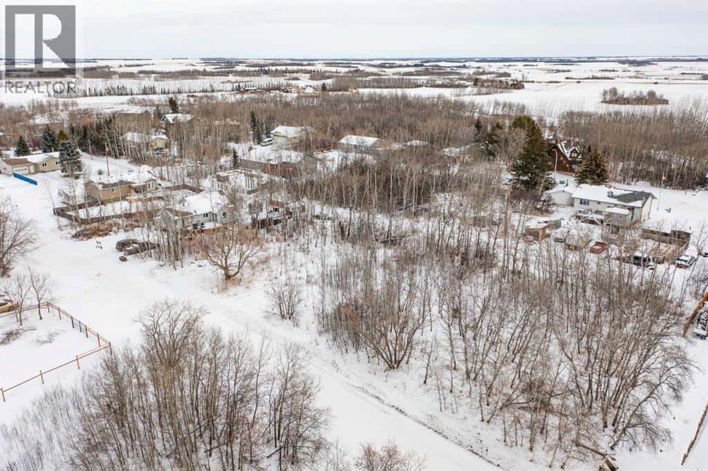 5215 50 Street — Mirror, Alberta - Photo 2 of 9