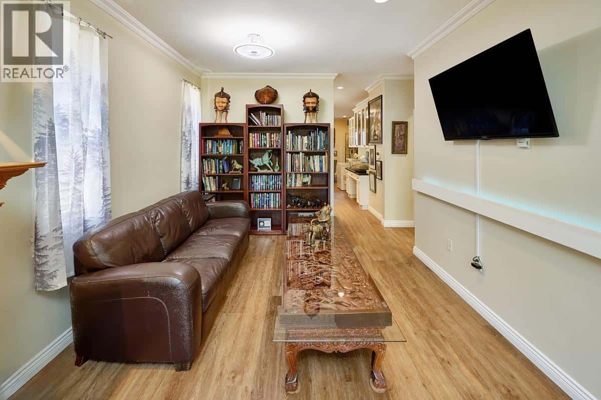 562 W KEITH ROAD — North Vancouver, British Columbia - Photo 5 of 26