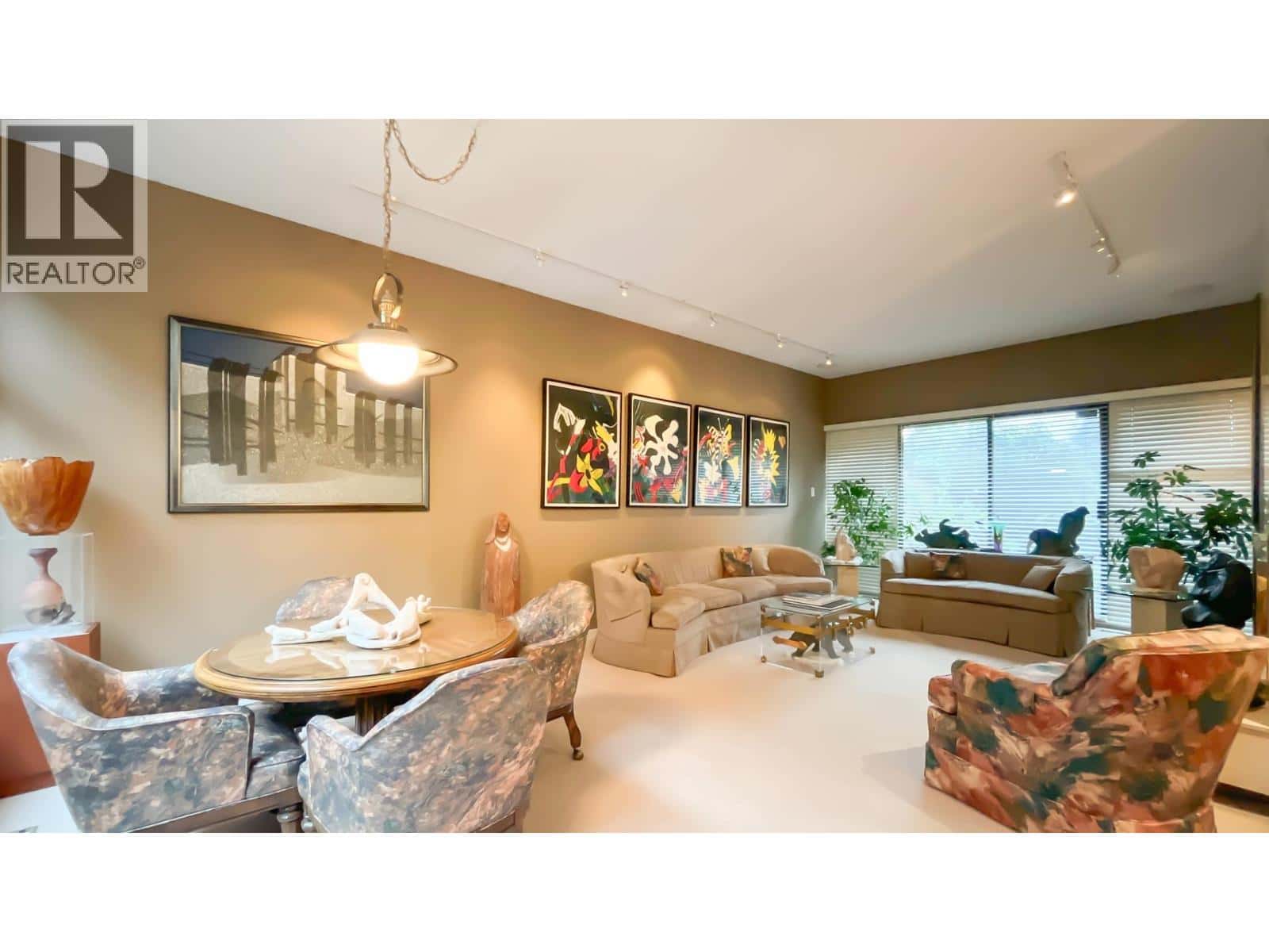 326 GREENSBORO PLACE — Vancouver, British Columbia - Photo 4 of 35