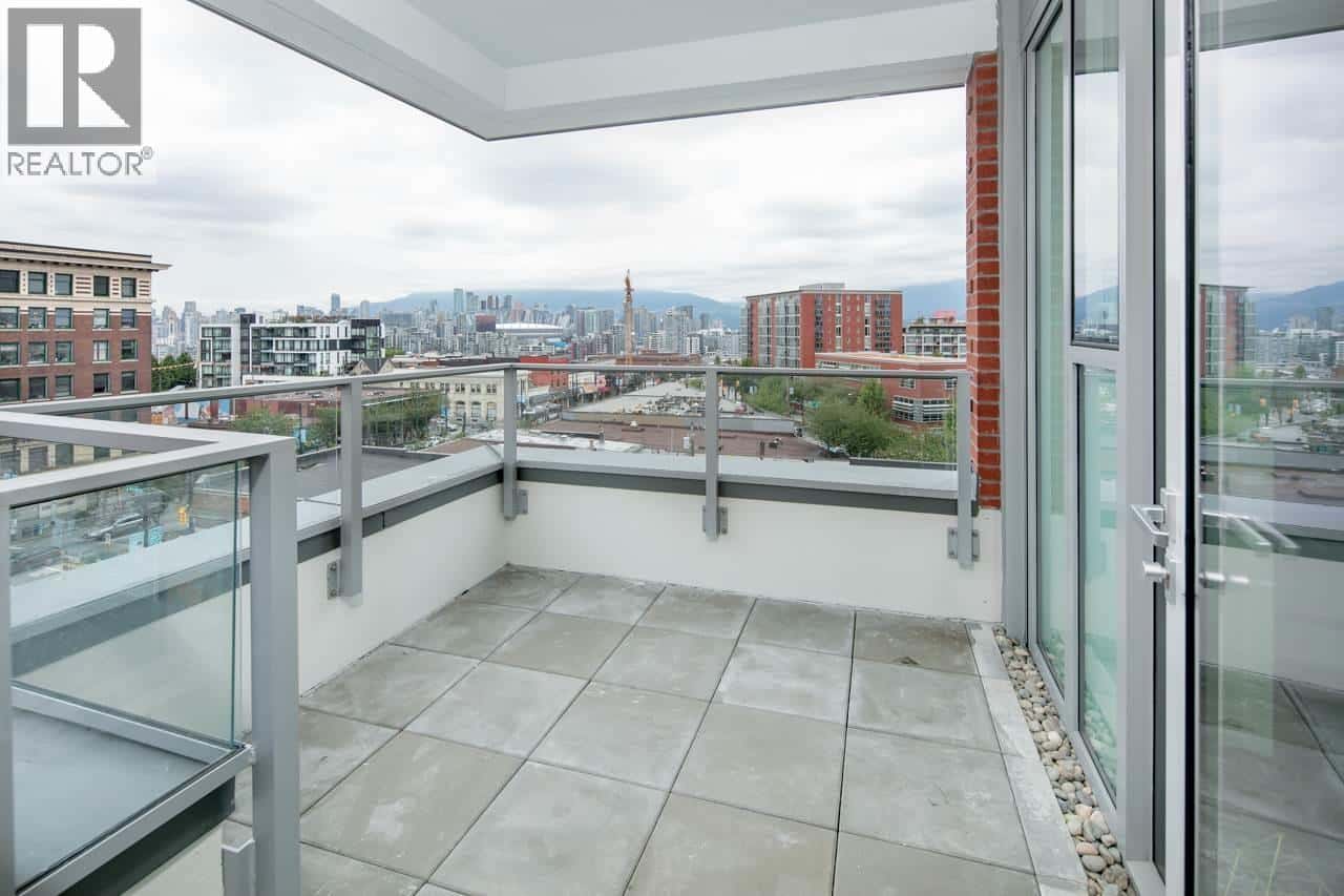 501 2508 WATSON STREET — Vancouver, British Columbia - Photo 2 of 31