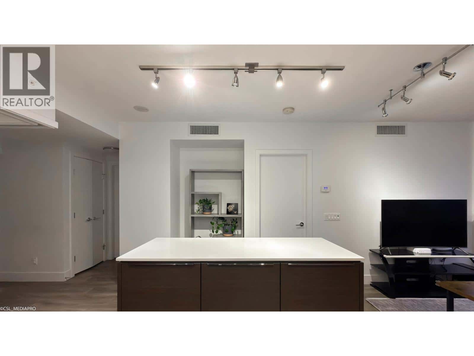 1108 5233 GILBERT ROAD — Richmond, British Columbia - Photo 2 of 13