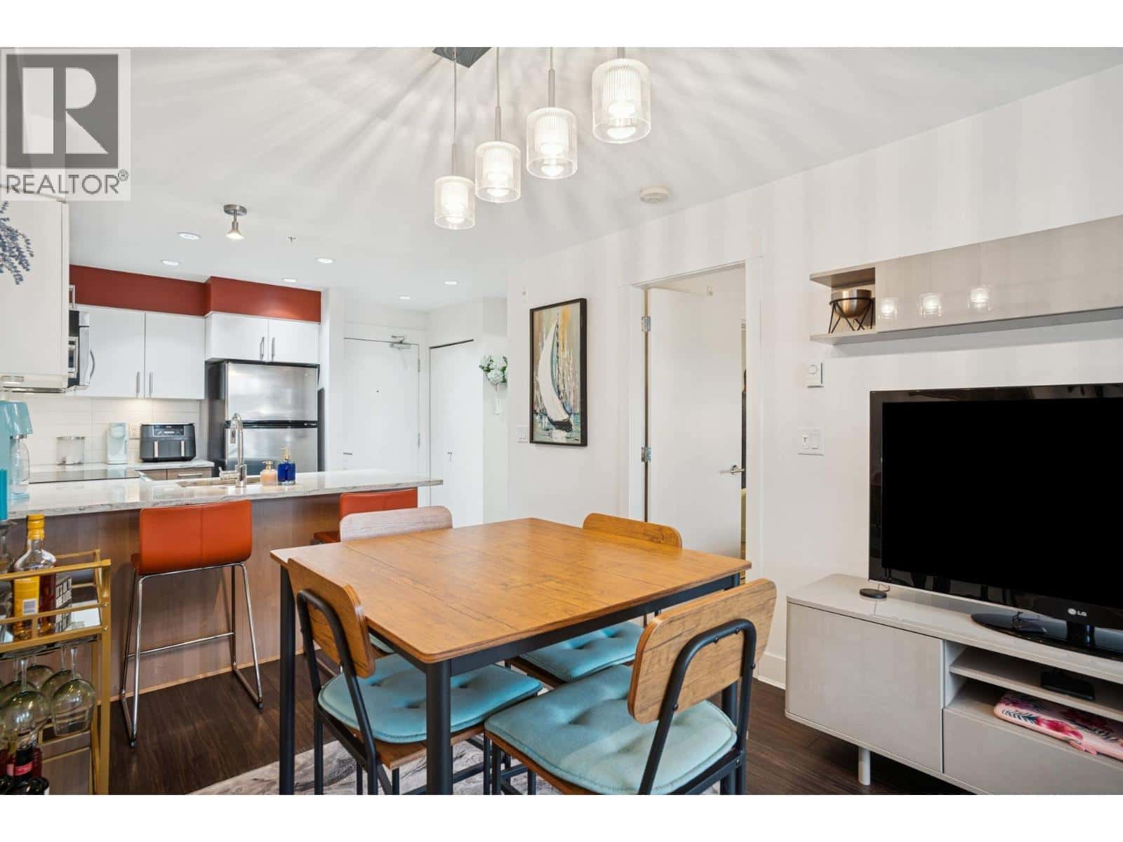 316 55 EIGHTH AVENUE — New Westminster, British Columbia - Photo 5 of 38