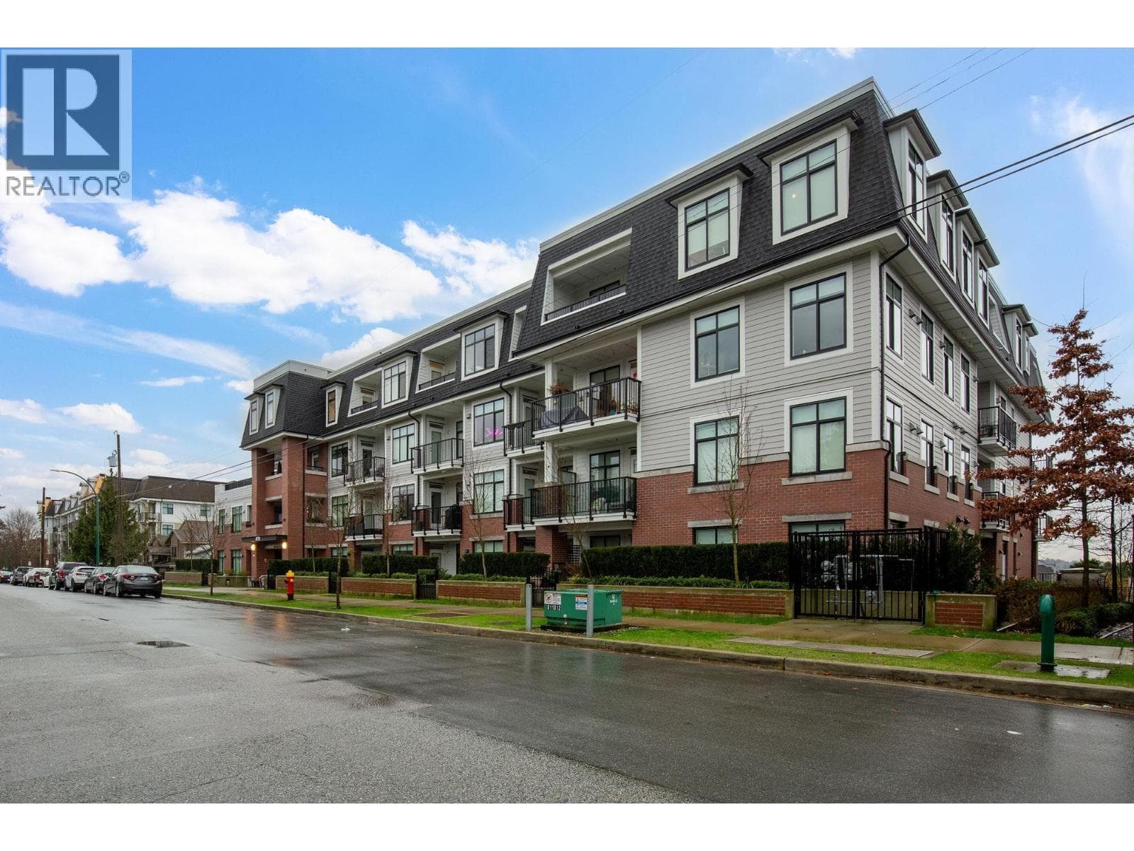 211 808 GAUTHIER AVENUE — Coquitlam, British Columbia - Main photo