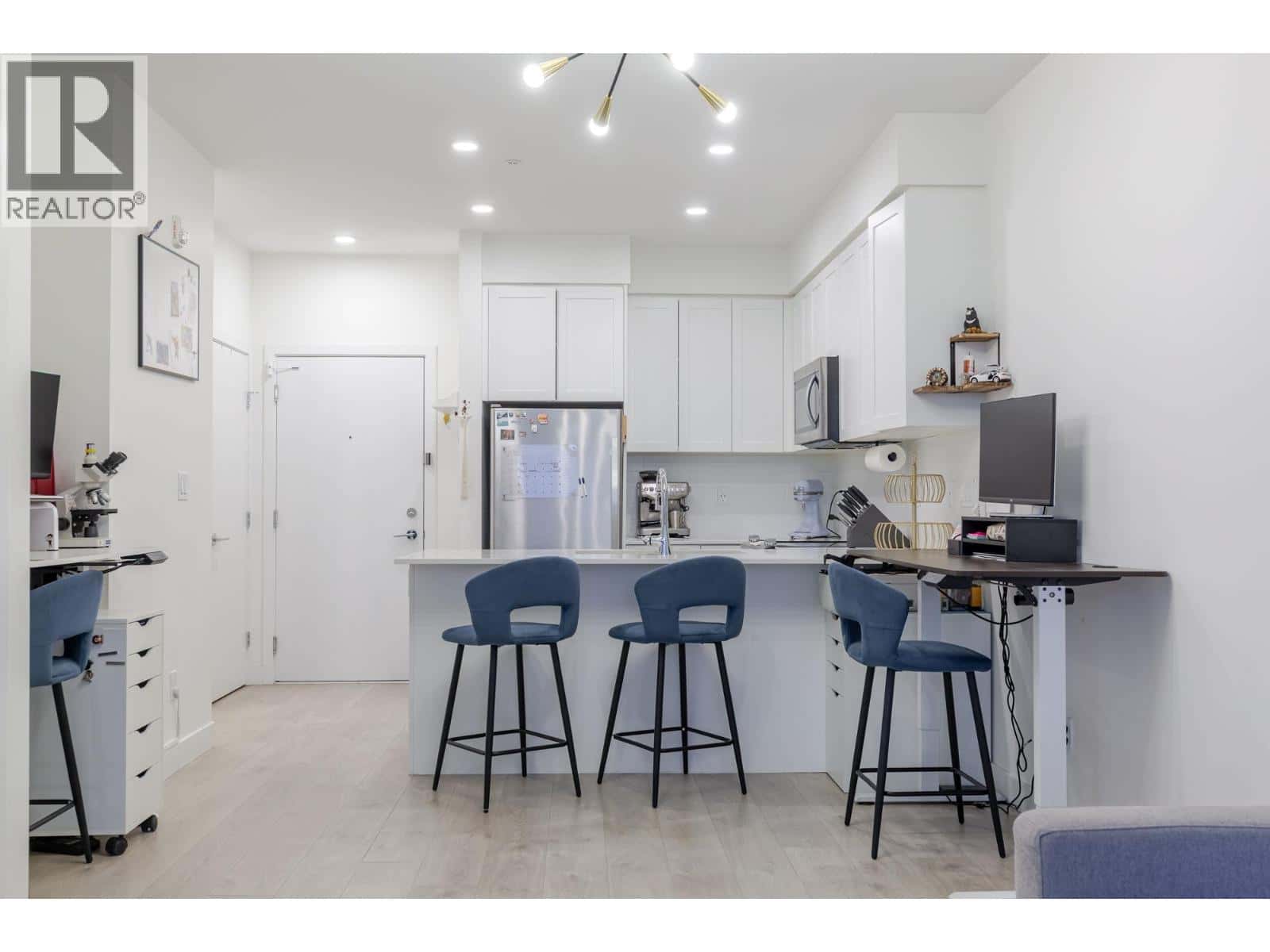 211 808 GAUTHIER AVENUE — Coquitlam, British Columbia - Photo 4 of 22