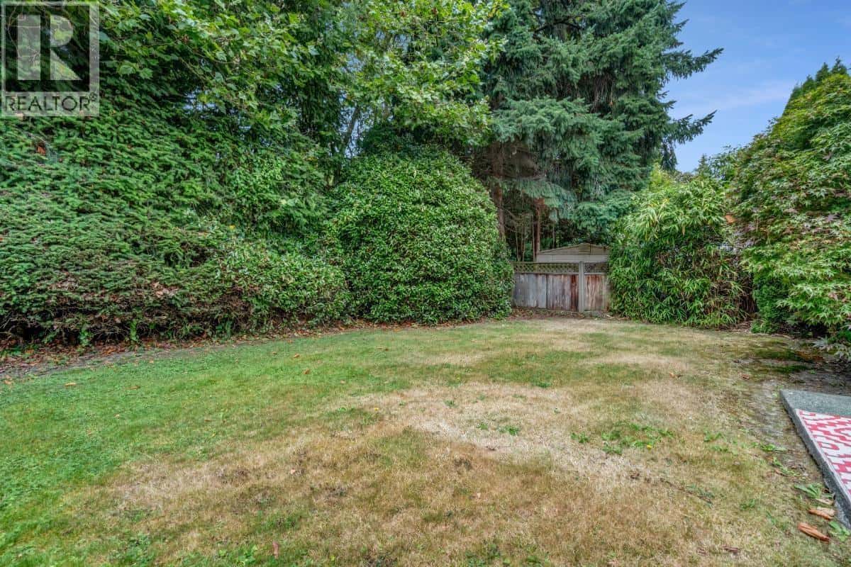 9231 PARKSVILLE DRIVE — Richmond, British Columbia - Photo 5 of 38