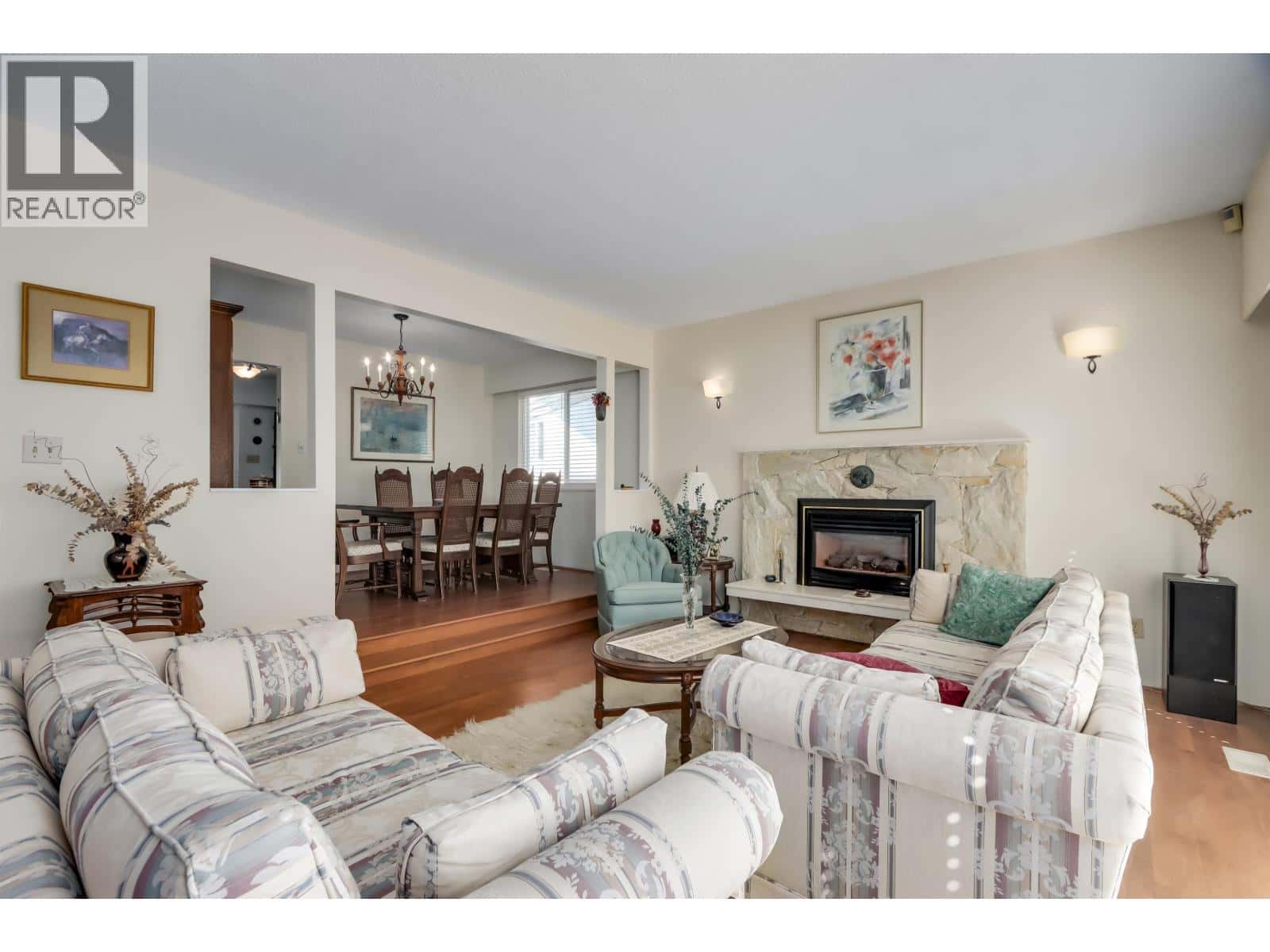 2141 DAUPHIN PLACE — Burnaby, British Columbia - Photo 3 of 34