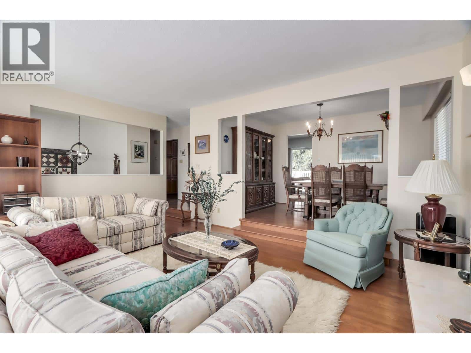 2141 DAUPHIN PLACE — Burnaby, British Columbia - Photo 5 of 34